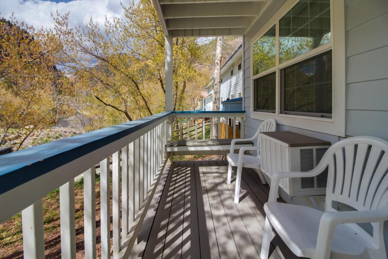 Hotel Twin Peaks & Hot Springs 3*