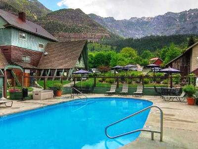 Hotel Twin Peaks & Hot Springs